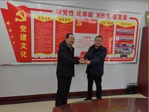 敦煌種業(yè)領(lǐng)導(dǎo)看望慰問公司老干部、老黨員及困難黨員職工