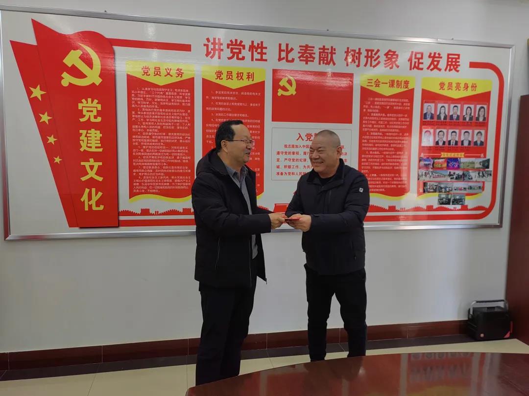 敦煌種業(yè)領(lǐng)導(dǎo)看望慰問公司老干部、老黨員及困難黨員職工